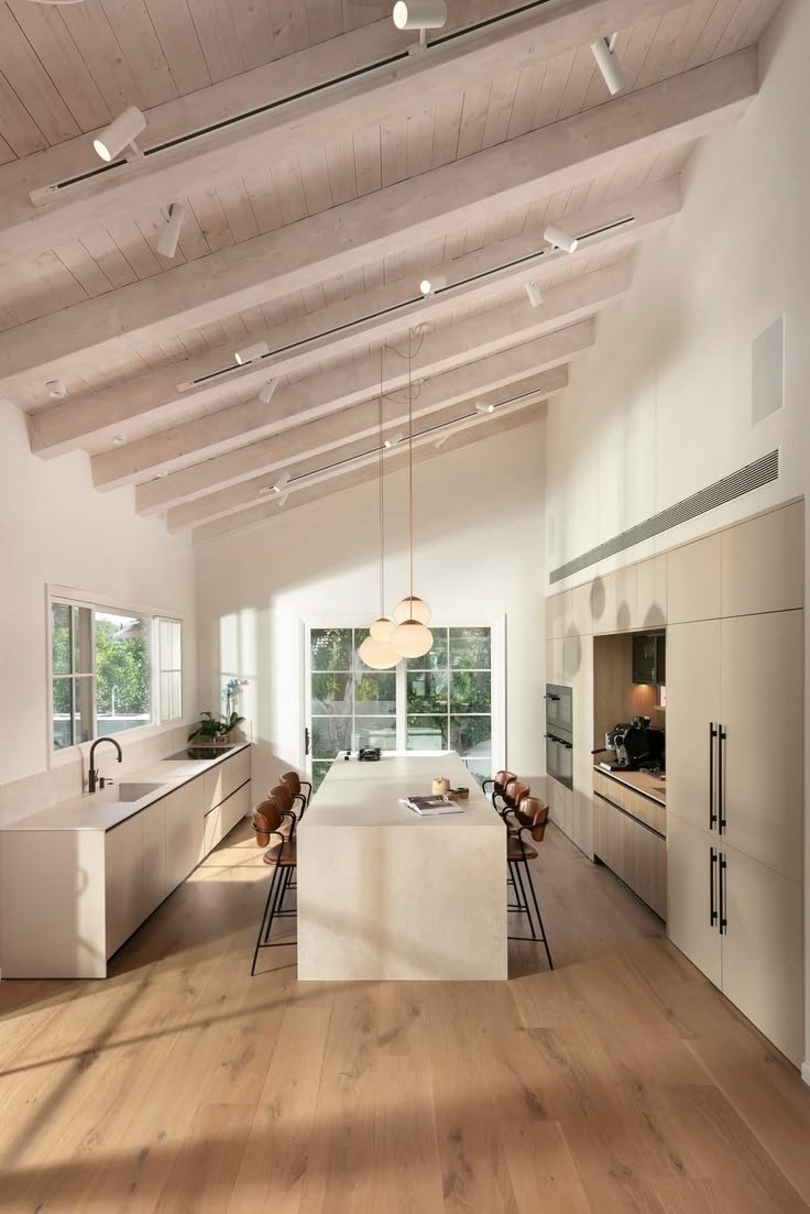 Espacio comercial premium con materiales de construcción y revestimientos